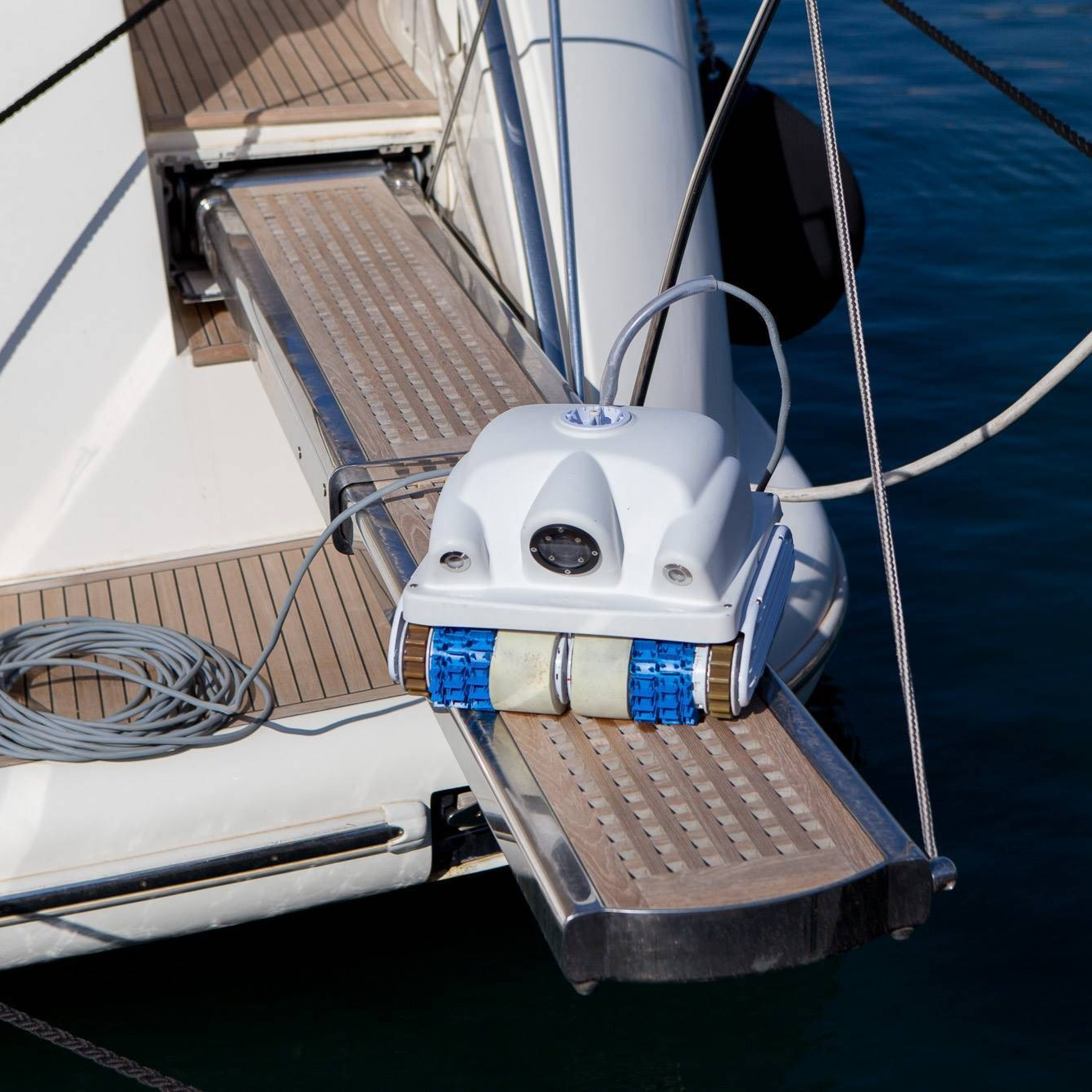 The Keelcrab, underwater drone for cleaning and inspecting hulls