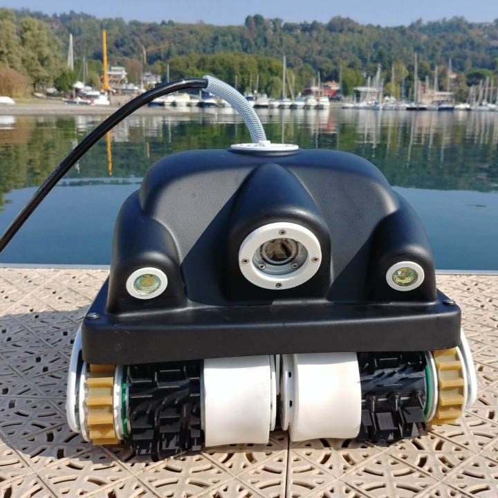 The Keelcrab, underwater drone for cleaning and inspecting hulls