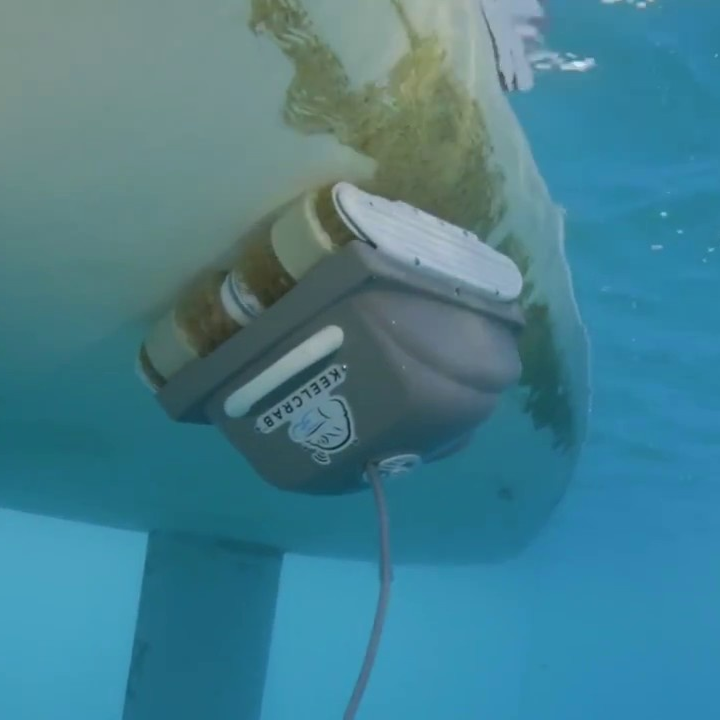 The Keelcrab, underwater drone for cleaning and inspecting hulls